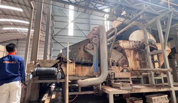 Mobile sand making machine